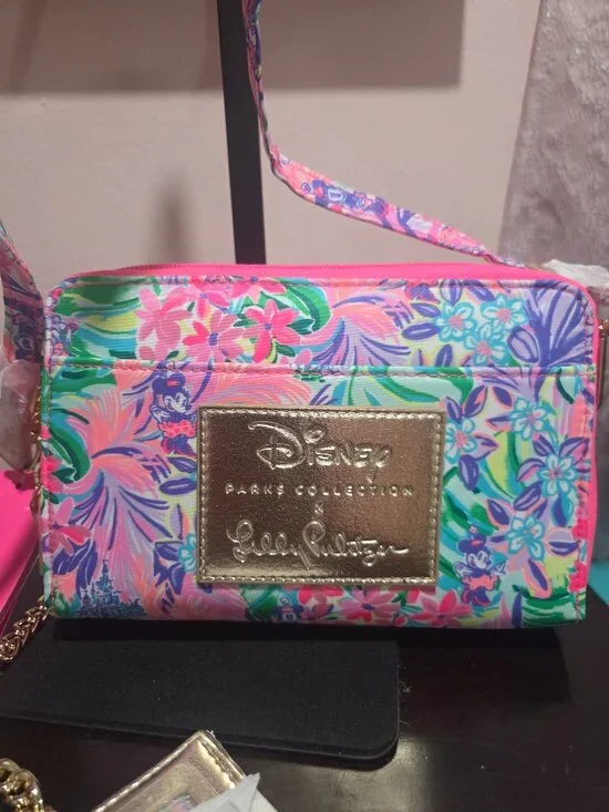 Disney Lilly Pulitzer small crossbody - Picture 1 of 16